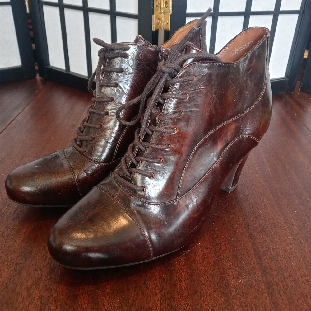 Barn Crown Brown Lace Up Heels Size 8.5 Gently Worn Amazing Condition!